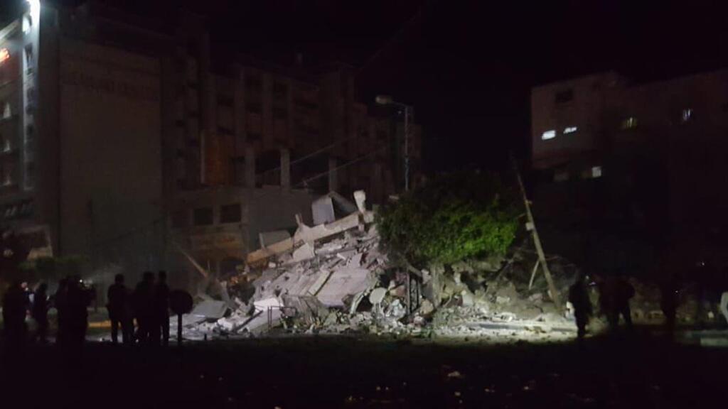בניין שקרס בעקבות תקיפת צה"ל. "עבודה של מנתחים" בניין חמאס שצה"ל תקף