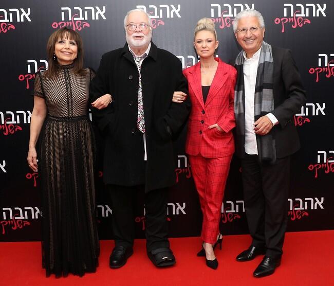 נתראה על המסך הגדול. כוכבי הסרט "אהבה בשלייקס" עם המפיק משה אדרי