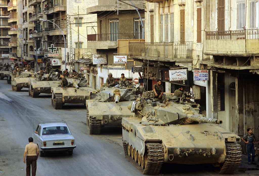 IDF tanks in Beirut during the 1982 Invasion of Lebanon (Photo: David Rubinger) ארכיון 1982 חיילים במבצע שלום הגליל