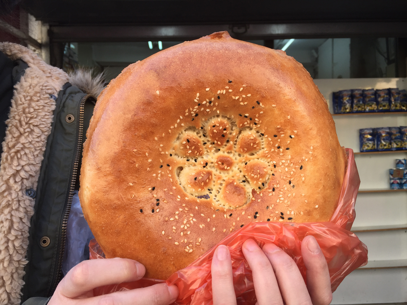 בייגל ממאפיית לחם בוכרי (צילום: גיא גמזו) שוק התקווה מאפיית לחם בוכרי
