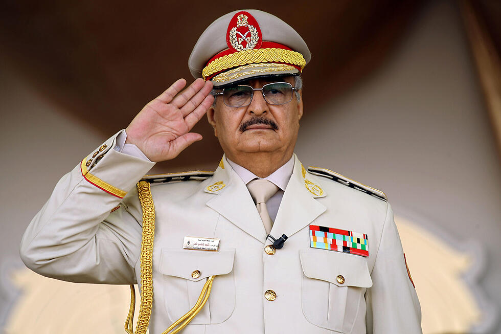 Le général Khalifa Haftar, chef des rebelles contre le gouvernement libyen