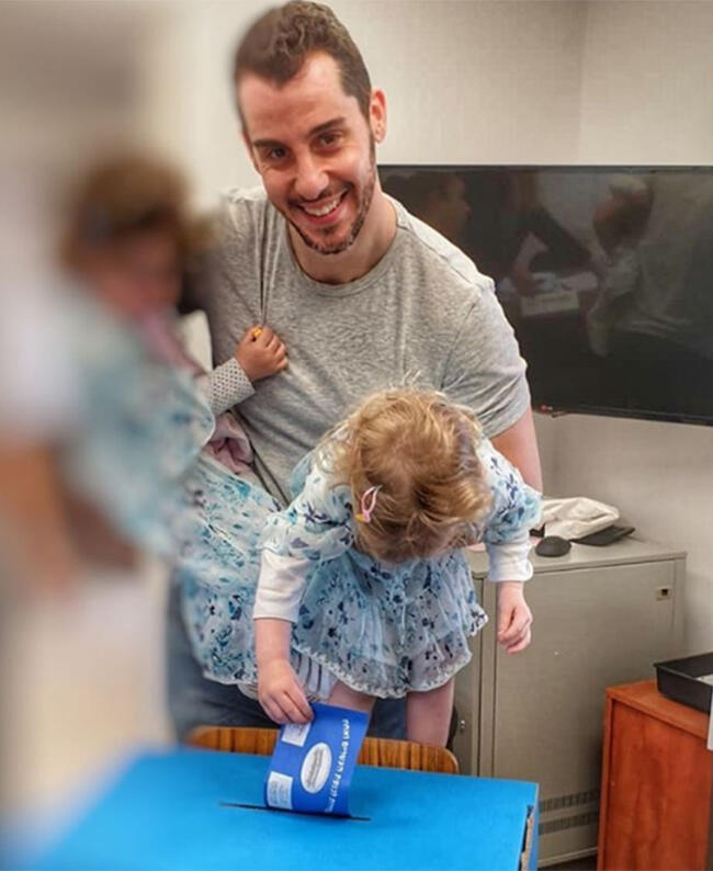 נדב בורנשטיין מציג: מתיקות בקלפי נדב בורנשטיין מציג: מתיקות בקלפי