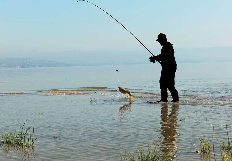 דיג ספורטיבי בכינרת (צילום: shutterstock) דיג ספורטיבי בכינרת