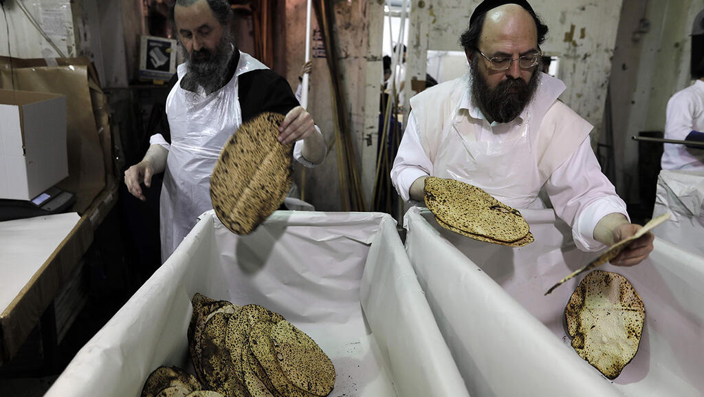 Cuisson de la matzah à Bnei Brak