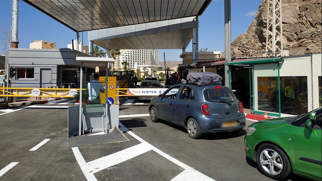 מעבר הגבול בטאבה (צילום: מאיר אוחיון) מעבר הגבול טאבה