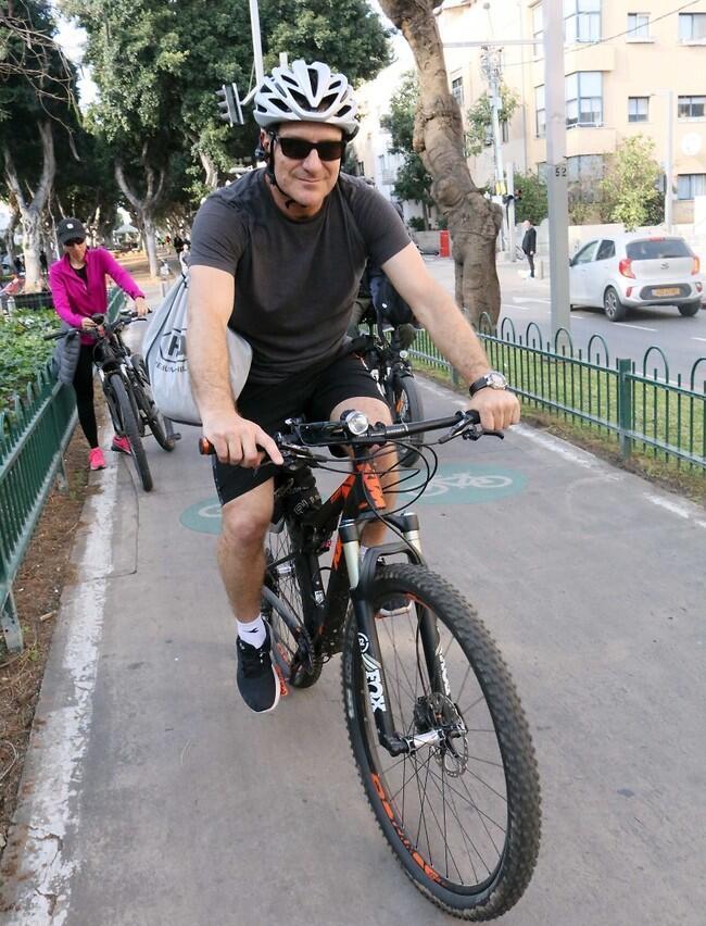 תהיה בקשר. דני קושמרו מדווש