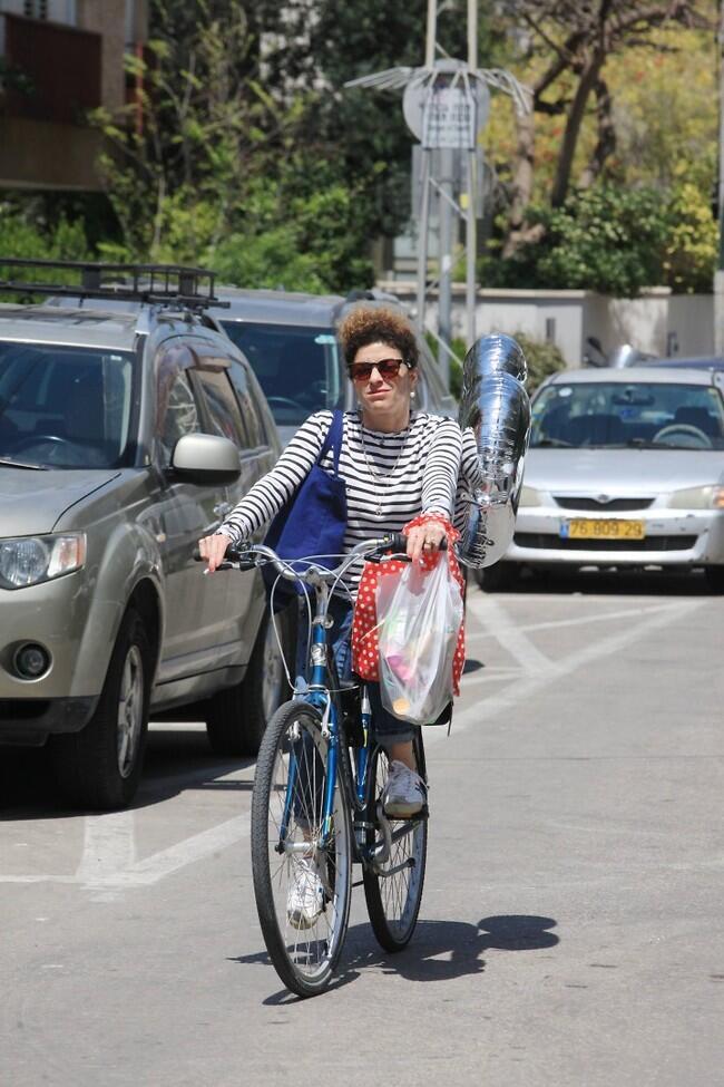 מה חוגגים? (צילום: מוטי לבטון) מה חוגגים?