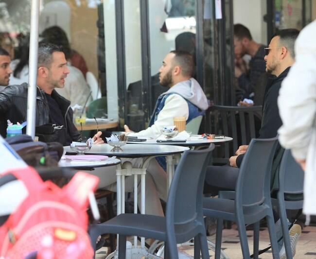 "אתה מסדר לי כרטיס לשורה הראשונה?"