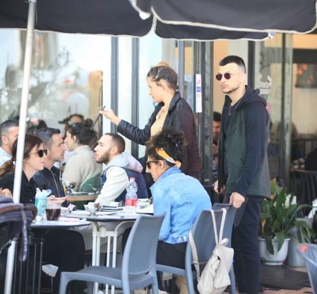 אחת בפרופיל