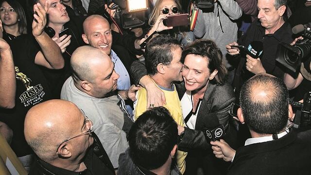 קליש רותם לאחר היבחרה לראשות העירייה (צילום: גיל נחושתן) קליש רותם לאחר היבחרה לראשות העירייה