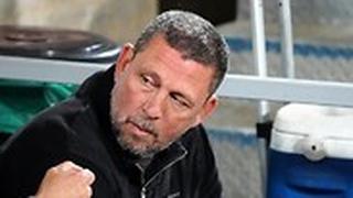 ניר קלינגר על הספסל