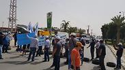 עובדי מפעל חרסה חוסמים את כביש בן גוריון בבאר שבע
