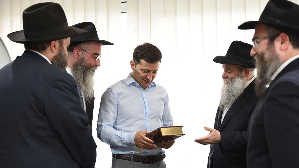 Ukrainian President Volodymyr Zelenksy meeting with Jewish rabbis (Photo: Reuterts) וולדימיר זלנסקי נשיא אוקראינה פגישה עם רבנים אורתודוקסים