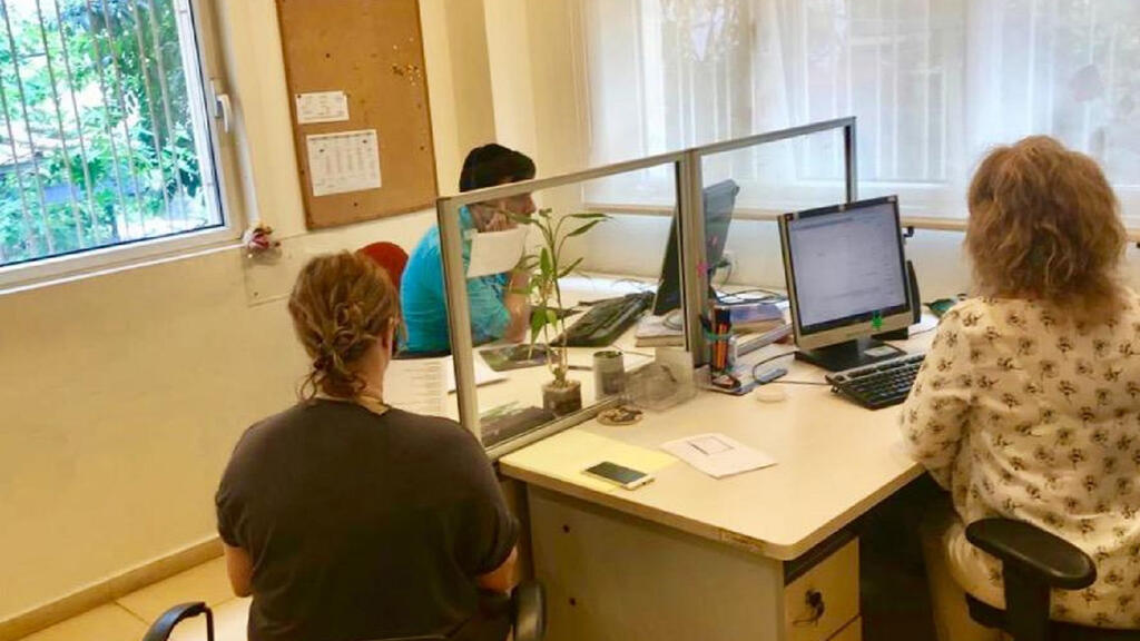 המתנדבים בקו הסיוע של נט"ל המתנדבים בקו הסיוע של נט"ל