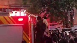 חרדים תולשים דגל ישראל מכבאית