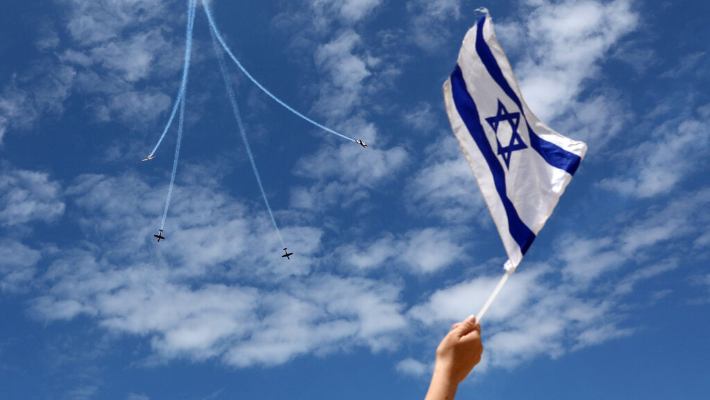 מטס יום העצמאות בתל אביב. ארכיון (צילום: EPA) המטס בתל אביב