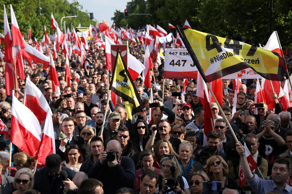 הפגנה פולין נגד פיצויים ל יהודים שואה