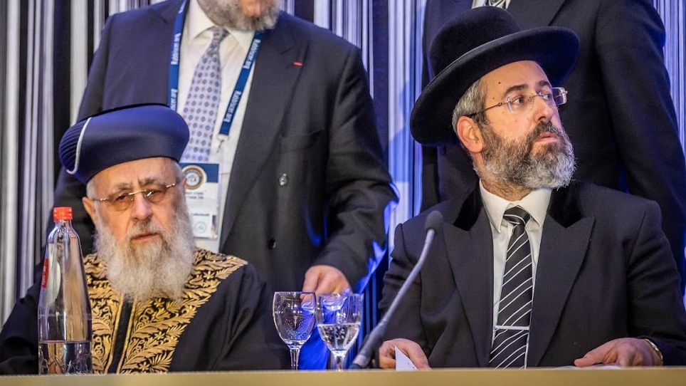 Chief rabbis Yitzhak Yosef and David Lau 
