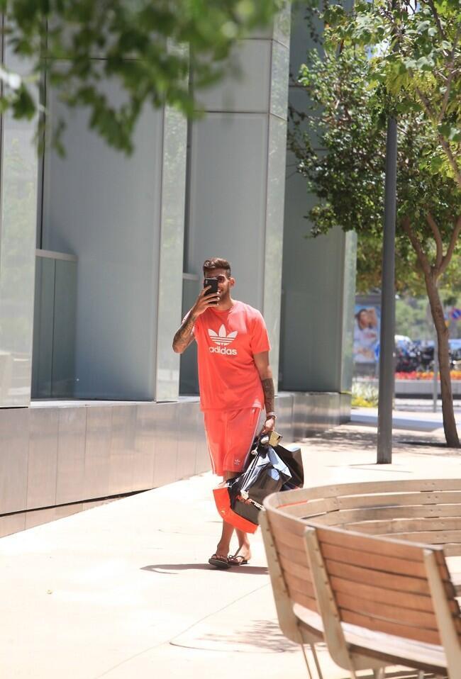 חליפה בשני חלקים. בן אל תבורי