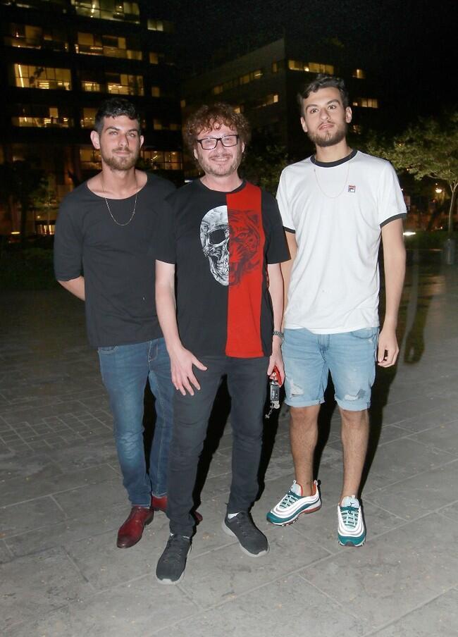 אבא רזה ושני בנים חתיכים. משה, עומר ויועד דץ (צילום: ענת מוסברג) אבא רזה ושני בנים חתיכים. משה, עומר ויועד דץ