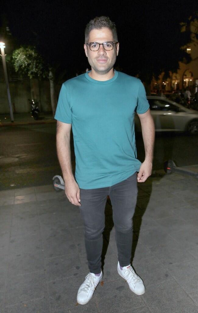 מחוץ לאולפן. גדעון אוקו