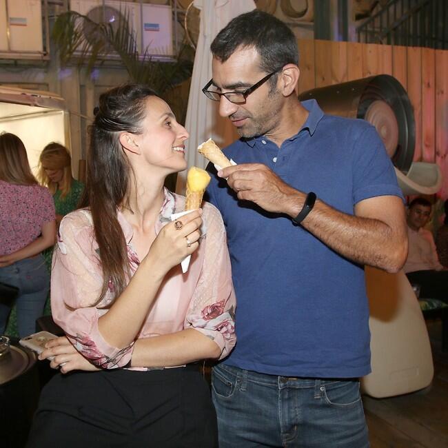 לקק ת'גלידה. בנאי ואשתו ענת