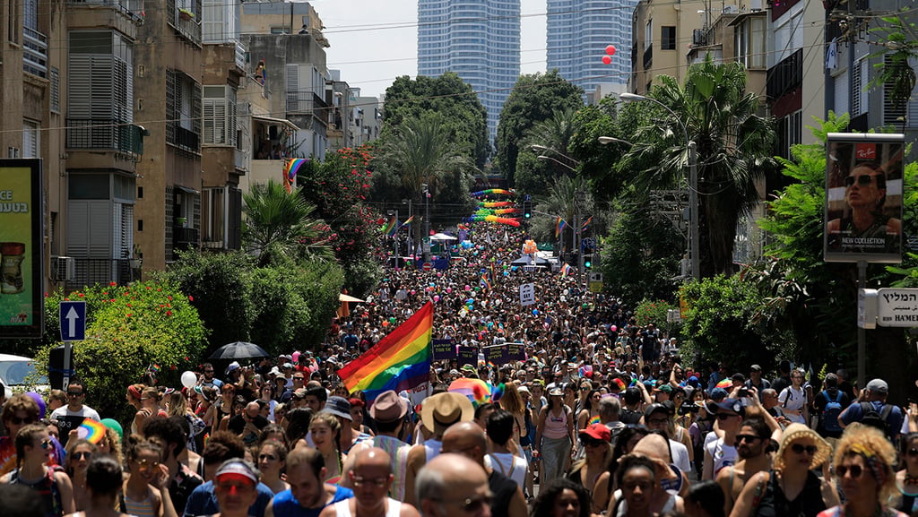 Gay pride parade in Tel Aviv (Photo: Reuters) מצעד הגאווה תל אביב
