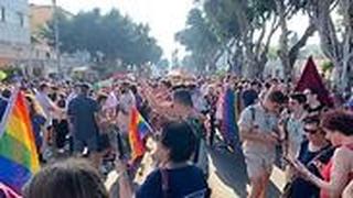 ח״כ איתן גינזבורג ובן זוגו יחד עם בנם