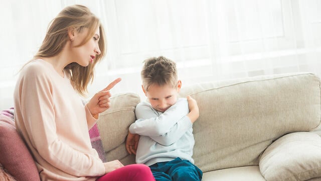''ילדים משקרים כדי לחקור את תגובות ההורים'' (צילום: Shutterstock) ''ילדים משקרים כדי לחקור את תגובות ההורים''