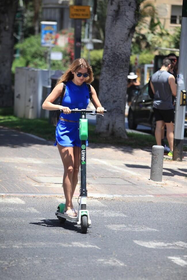 שוכרת קורקינט כאחד העם