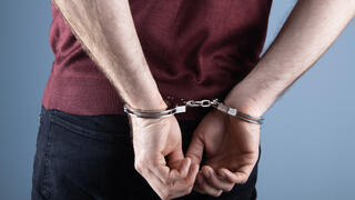 אילוסטרציה אזיקים אזוק עצור מעצר אילוסטרציה אזיקים אזוק עצור מעצר