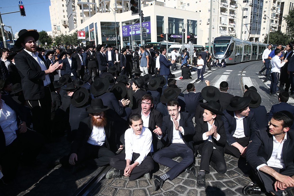 הפגנת החרדים נגד מעצר תלמיד הישיבה שסרב להתגייס