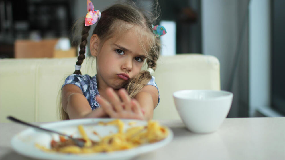 Ребенок ничего не ест: педиатр назвала 9 причин плохого аппетита у детей