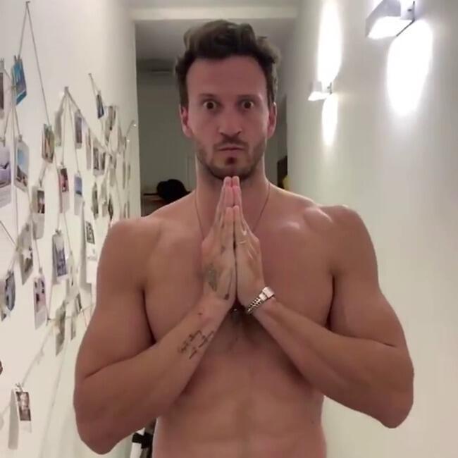 רגע לפני ביצוע האתגר הנודע. מייקל לואיס ילד רע