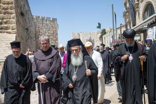 הפרטריארך היווני-אורתודוקסי תיאופילוס השלישי בשער יפו העתיקה בירושלים