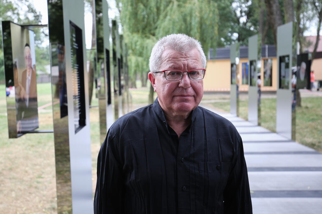 "דרך עדשת האמונה": ניצולים באושוויץ