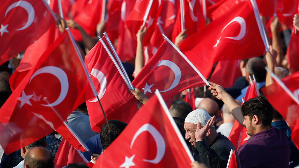 Erdogan supporters rally on 3rd anniversary of failed coup (Photo: AP) נשיא טורקיה רג'פ טאיפ ארדואן 3 שנים לניסיון ה הפיכה