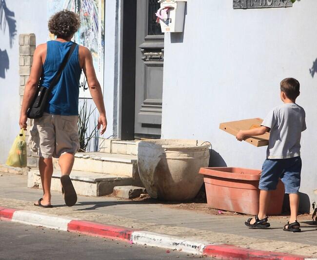 ככה שליחי פיצה צריכים להראות
