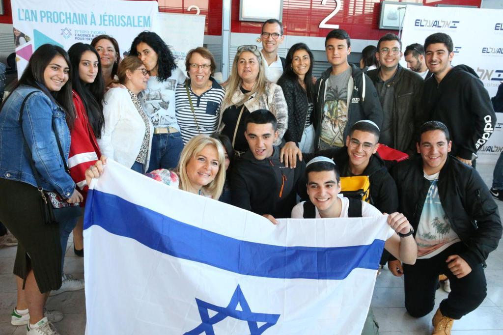 French Jews immigrating to Israel (Photo: Moti Kimchi) עולים חדשים לישראל מצרפת