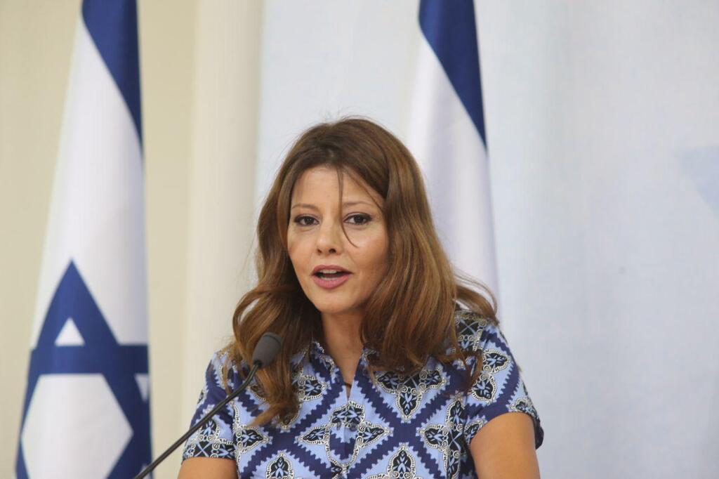 השרה אורלי לוי-אבקסיס (צילום: מוטי קמחי) מאחדים כוחות: עמיר פרץ מצרף את אורלי לוי-אבקסיס
