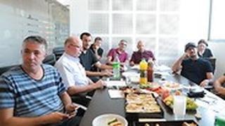 ישיבה במשרדי מינהלת הליגה
