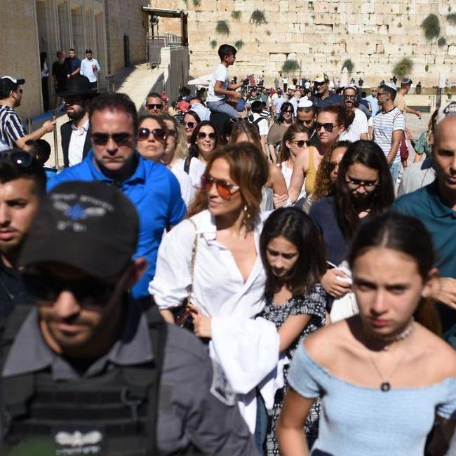 נישאת על ההמון