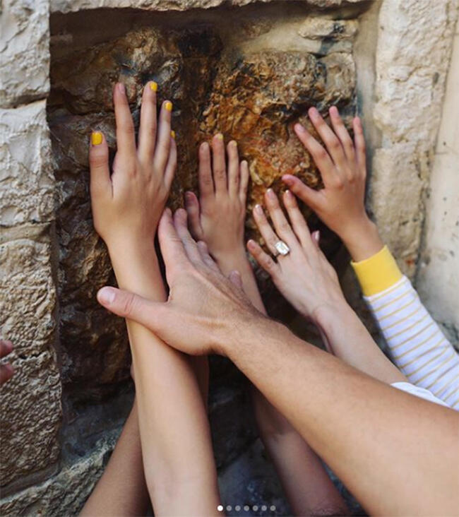ערימת ידיים (צילום: אינסטגרם) ערימת ידיים