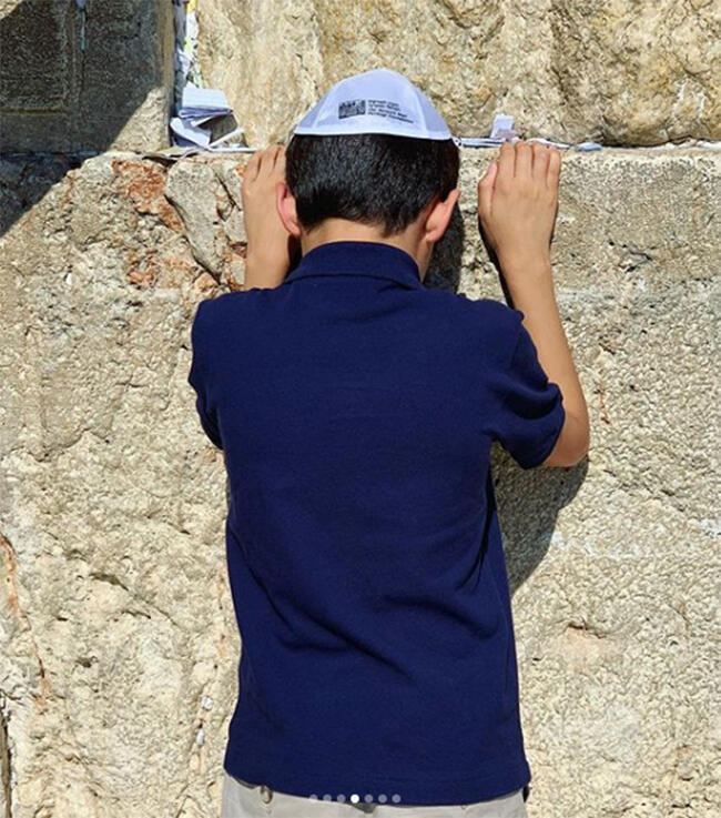 "תעשה שנחזור לפה שוב, הפעם לא בעונת המדוזות" (צילום: אינסטגרם) "תעשה שנחזור לפה שוב, הפעם לא בעונת המדוזות"