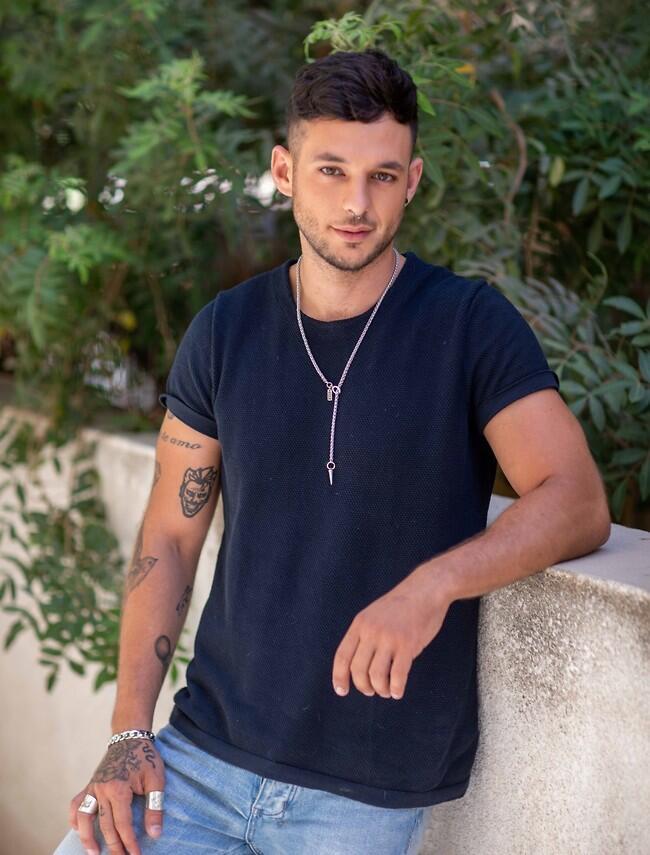 הצמידו לו מאבטחים אחרי הזכייה. ישראל אוגלבו (צילום: תומי הרפז) הצמידו לו מאבטחים אחרי הזכייה. ישראל אוגלבו