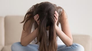 נערה אובדנית עצובה בני נוער התאבדויות