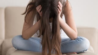 נערה אובדנית עצובה בני נוער התאבדויות