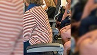 ישבה על מושב ללא משענת בטיסה? לא בטוח
