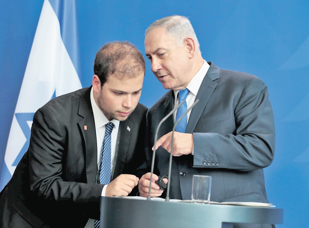 Topaz Luk with Prime Minister Netanyahu (Photo EFP) טופז לוק עם בנימין נתניהו