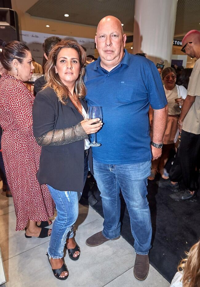 ותודה להוריי שהביאוני עד הלום. אמיר ואילנה קירל